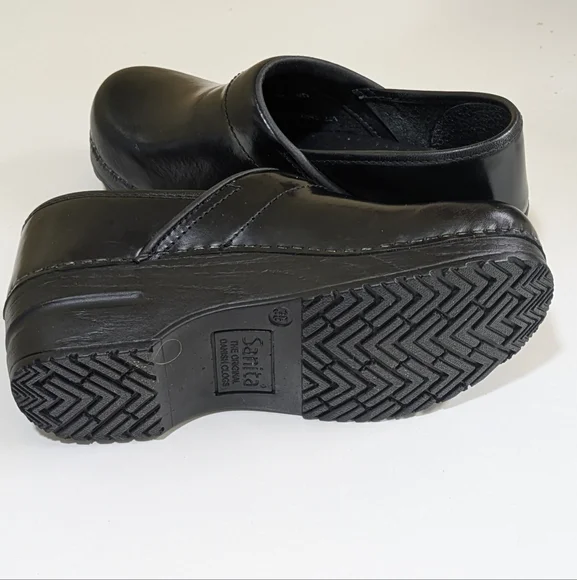 Sanita Danish Black Patent Clogs Size 35 - Picture 5 of 9